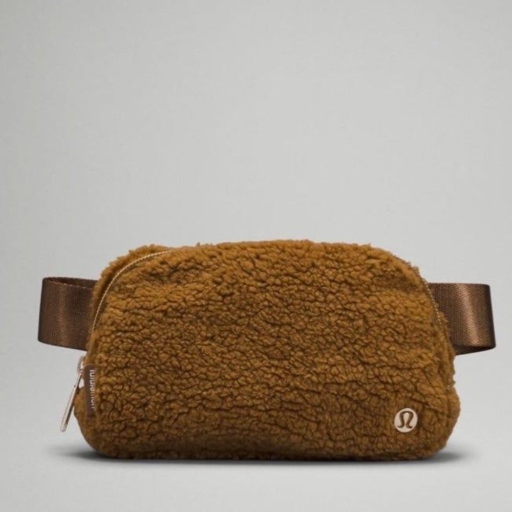 Lululemon Everywhere Fleece Belt Bag brown New NWT sold out women men